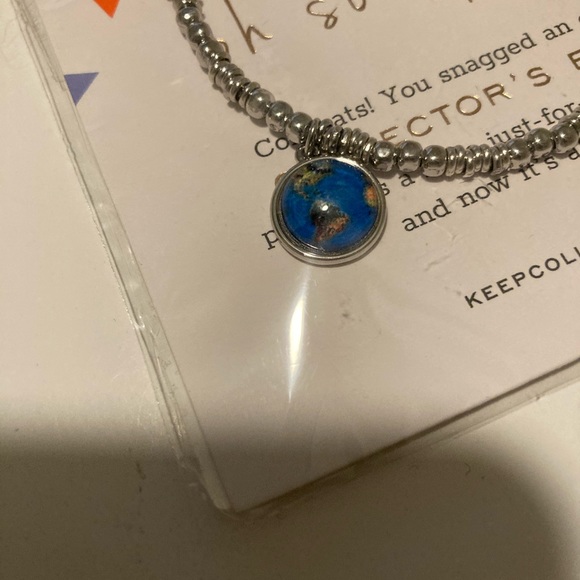 Keep collective globe earth bracelet - Picture 2 of 3